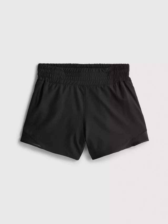 Performance-Shorts mit Mesh-Einsätzen