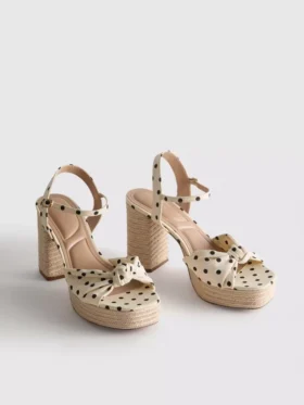 Plateausandalen mit Knotendetails