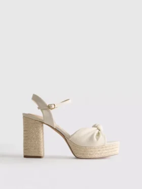 Plateausandalen mit Knotendetails