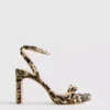 Plateausandalen mit Leopardenmuster als High Heels
