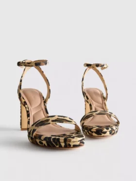 Plateausandalen mit Leopardenmuster als High Heels
