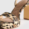 Plateausandalen mit Leopardenmuster als High Heels