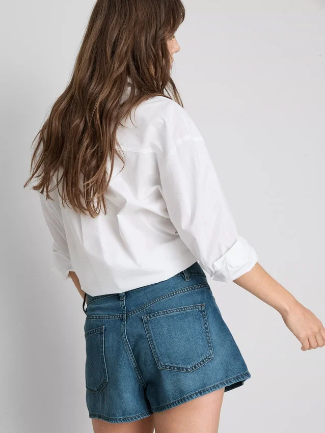 Plissierte Flare-Shorts aus baumwollreichem Denim
