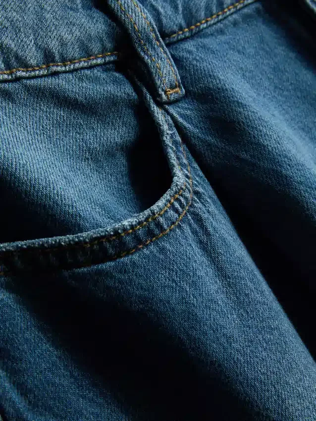 Plissierte Flare-Shorts aus baumwollreichem Denim