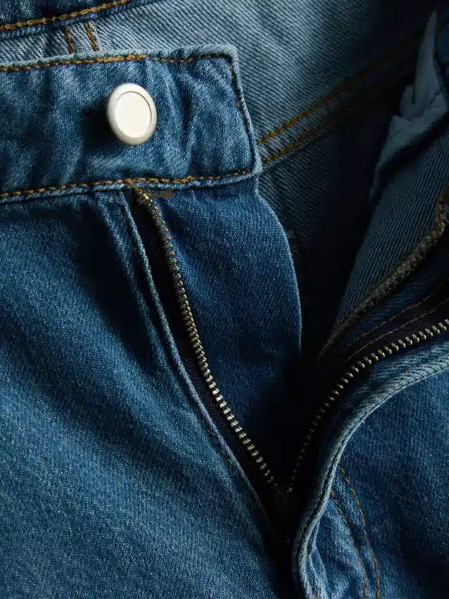 Plissierte Flare-Shorts aus baumwollreichem Denim