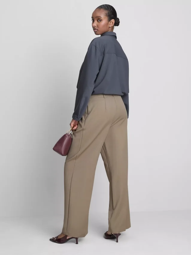 Plissierte Hose mit weitem Bein