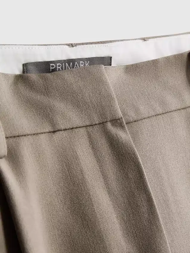 Plissierte Hose mit weitem Bein