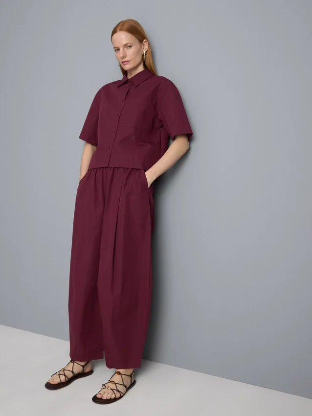 Plissierte Hosen mit weitem Bein in Papieroptik