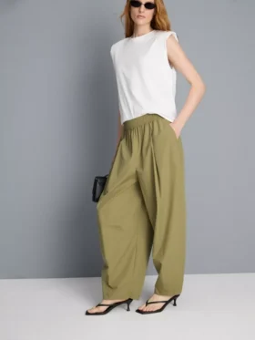 Plissierte Hosen mit weitem Bein in Papieroptik