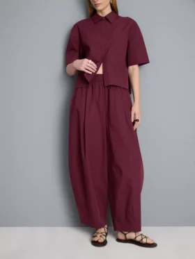 Plissierte Hosen mit weitem Bein in Papieroptik