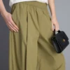 Plissierte Hosen mit weitem Bein in Papieroptik