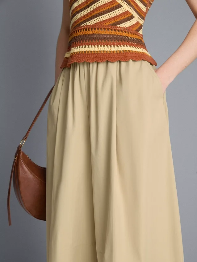 Plissierte Hosen mit weitem Bein in Papieroptik