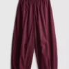 Plissierte Hosen mit weitem Bein in Papieroptik