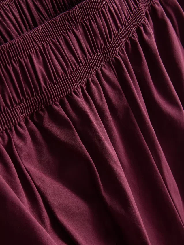 Plissierte Hosen mit weitem Bein in Papieroptik