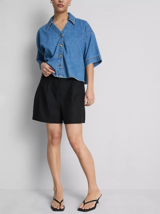 Plissierte Shorts aus Leinenmischung