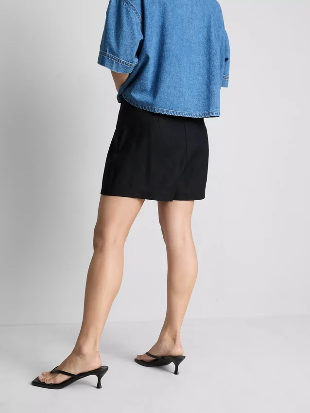 Plissierte Shorts aus Leinenmischung