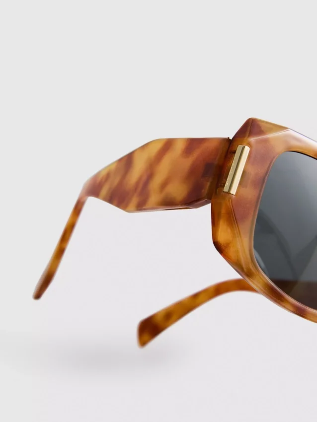 Rechteckige Sonnenbrille in Schildpatt-Optik