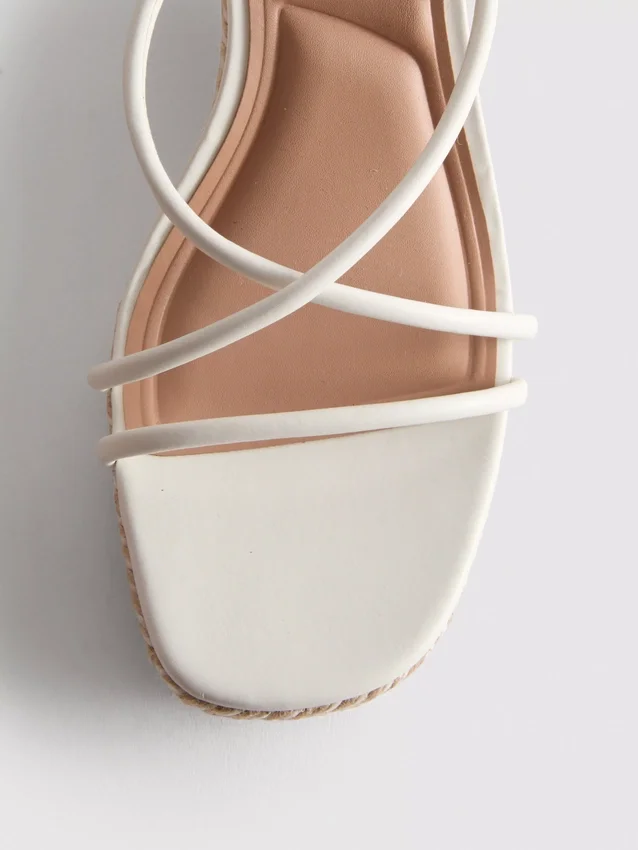 Riemchen-Espadrilles mit Keilabsatz