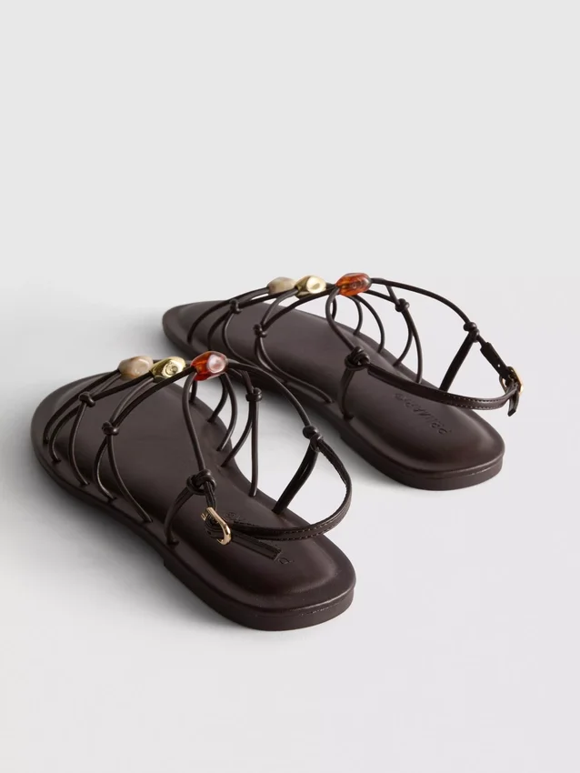 Riemchensandalen mit Perlenverzierung