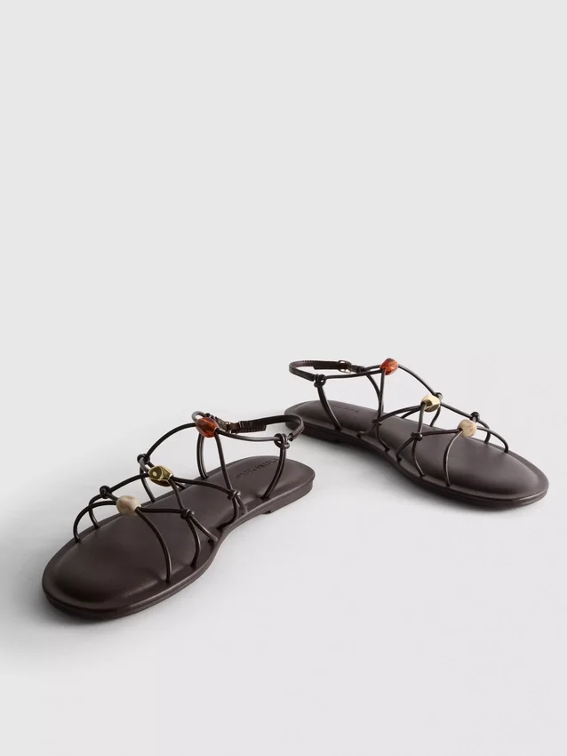 Riemchensandalen mit Perlenverzierung