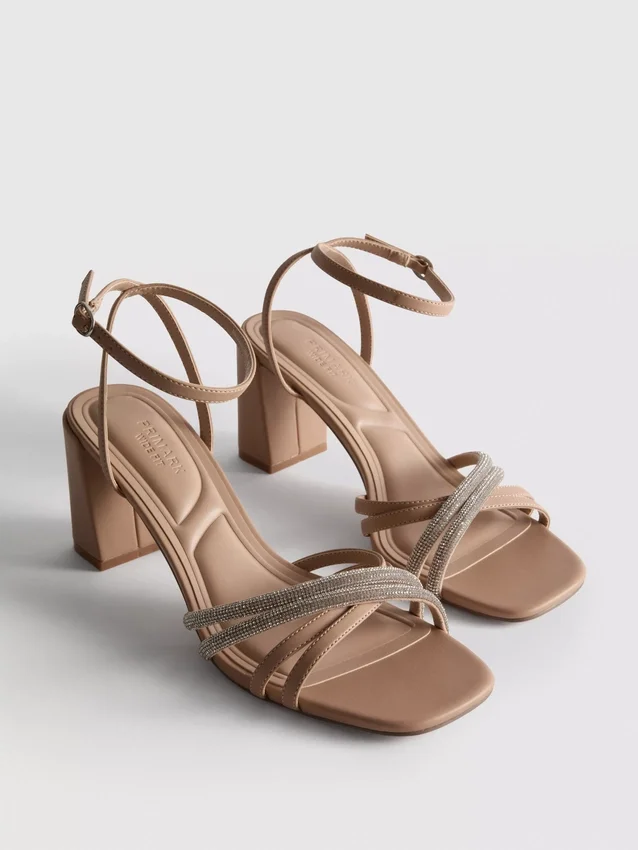 Riemchensandalen mit Strasssteinen und High Heels