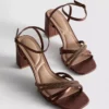 Riemchensandalen mit Strasssteinen und High Heels