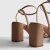 Riemchensandalen mit Strasssteinen und High Heels