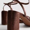 Riemchensandalen mit Strasssteinen und High Heels
