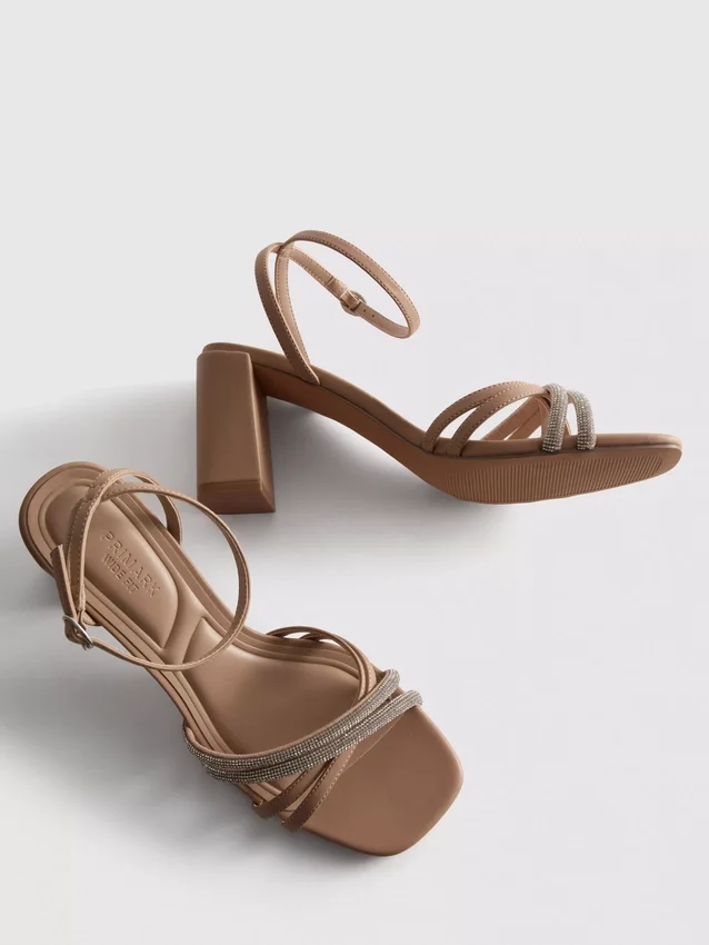 Riemchensandalen mit Strasssteinen und High Heels