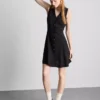 Ärmelloses Minikleid mit V-Ausschnitt