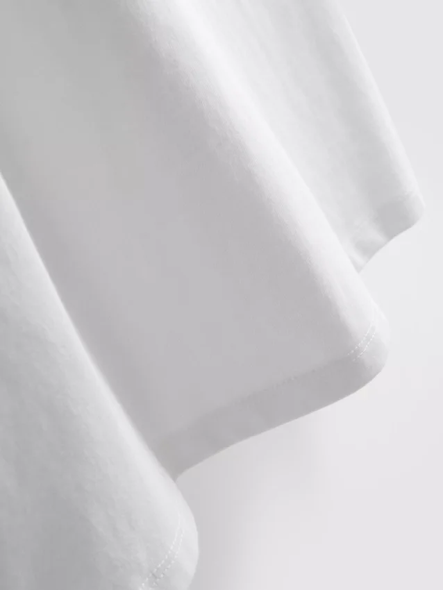 Ärmelloses T-Shirt mit gepolsterten Schultern