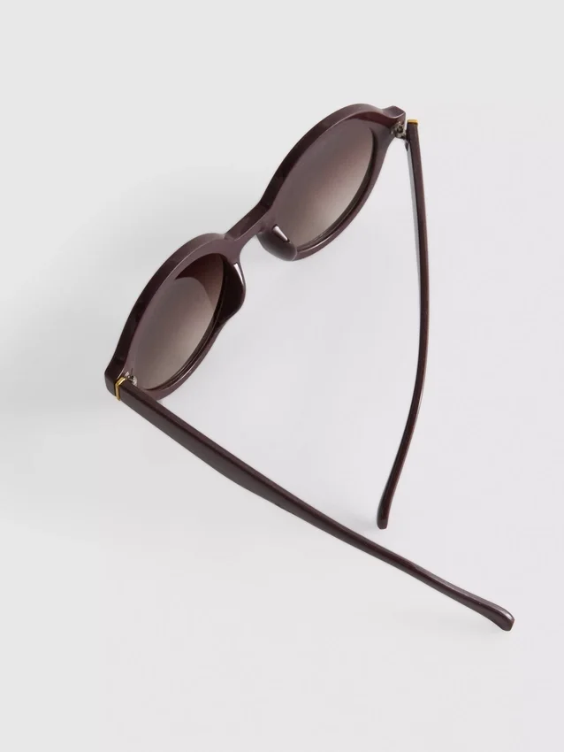Runde getönte Sonnenbrille