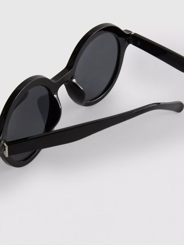 Runde getönte Sonnenbrille