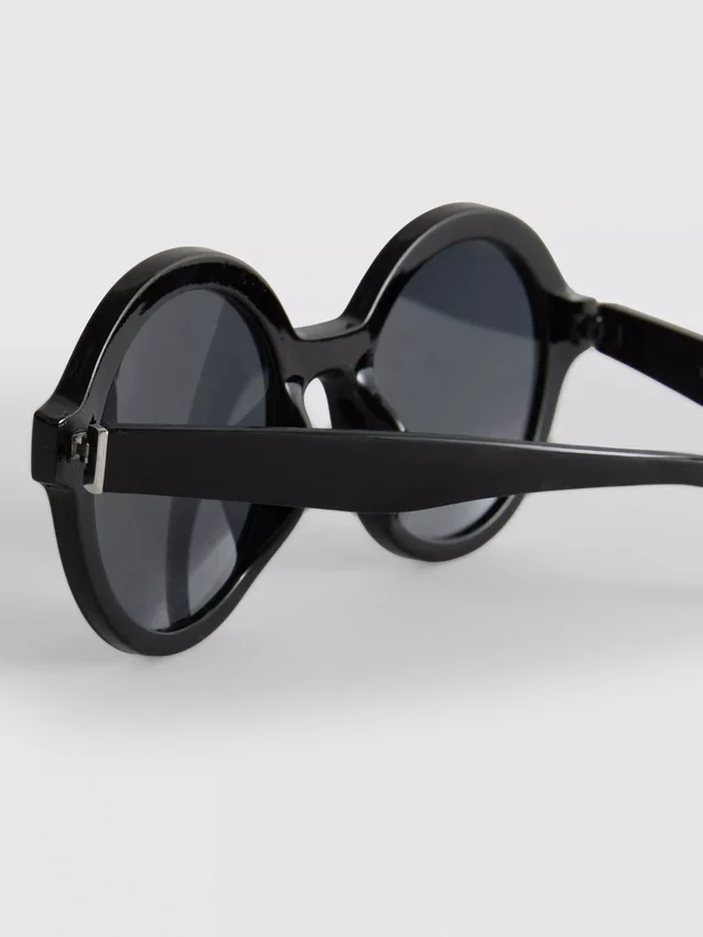 Runde getönte Sonnenbrille