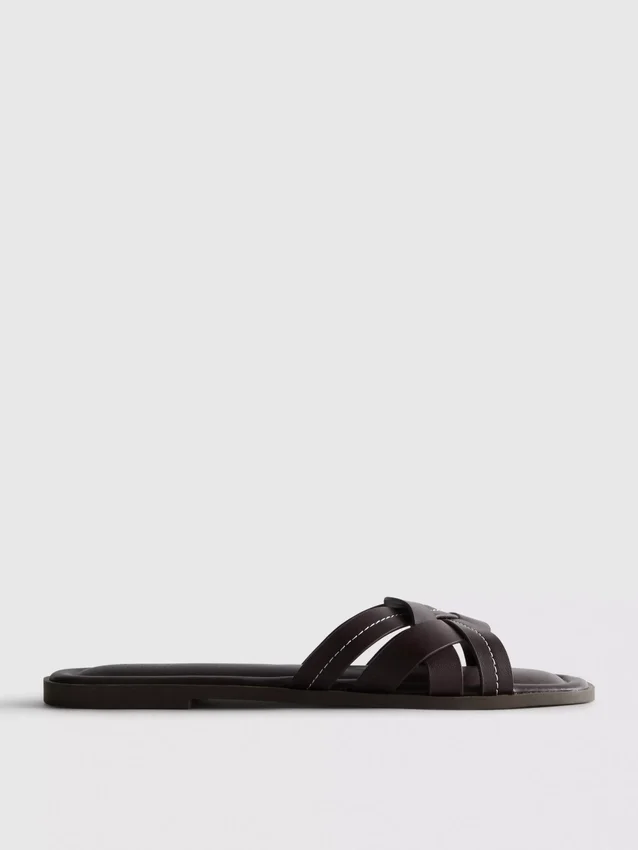Sandalen aus Kunstleder mit geflochtenem Design