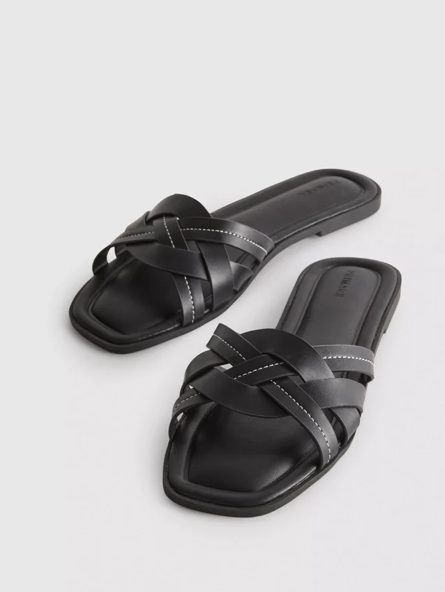 Sandalen aus Kunstleder mit geflochtenem Design