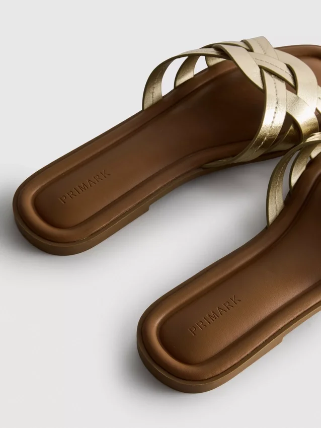 Sandalen aus Kunstleder mit geflochtenem Design