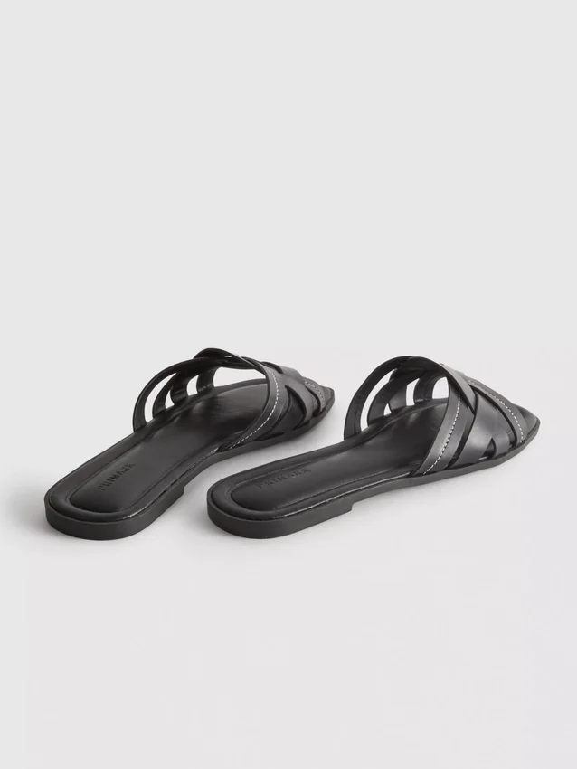 Sandalen aus Kunstleder mit geflochtenem Design