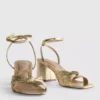 Sandalen mit Absatz und gedrehtem Detail