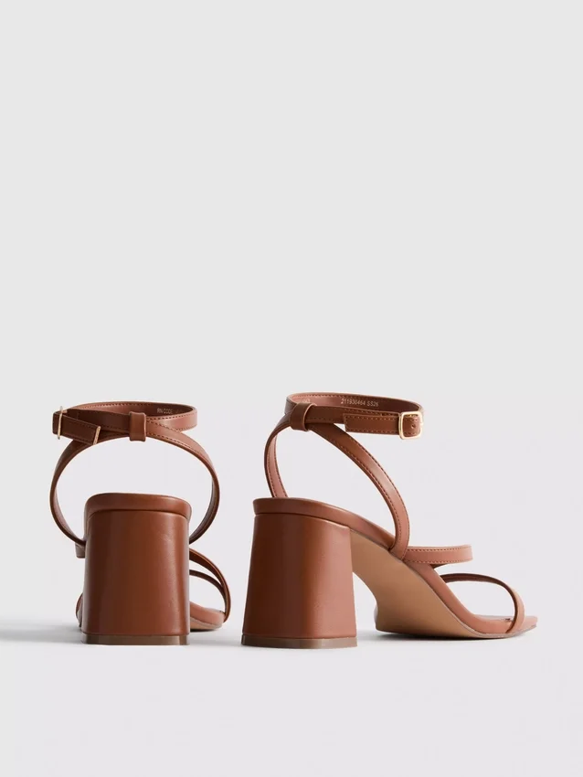 Sandalen mit Blockabsatz in breiter Passform