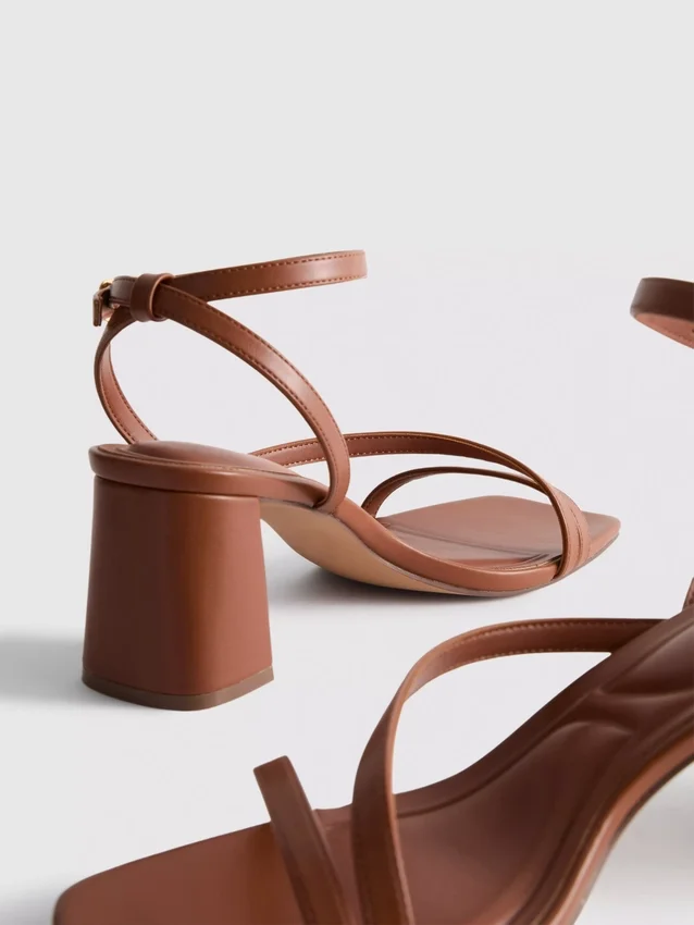Sandalen mit Blockabsatz in breiter Passform