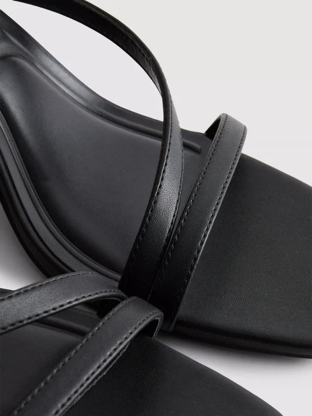 Sandalen mit Blockabsatz in breiter Passform