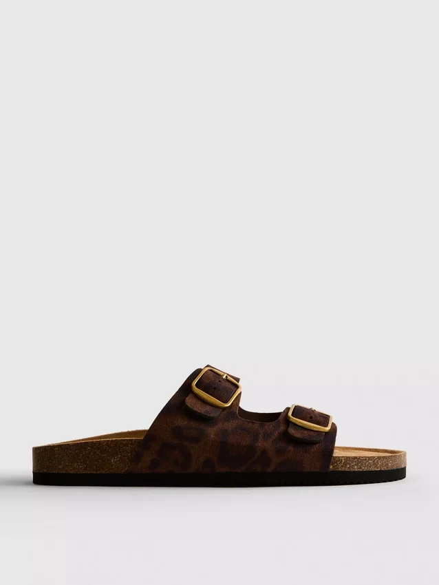 Sandalen mit doppeltem Riemen und Fussbett im Leopardenmuster