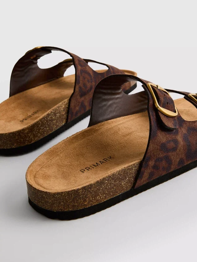 Sandalen mit doppeltem Riemen und Fussbett im Leopardenmuster