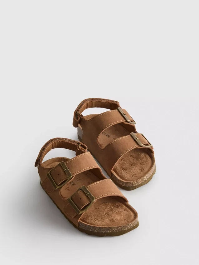 Sandalen mit doppeltem Schnallenriemen