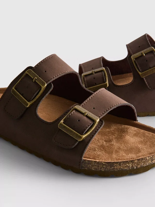 Sandalen mit doppeltem Schnallenriemen