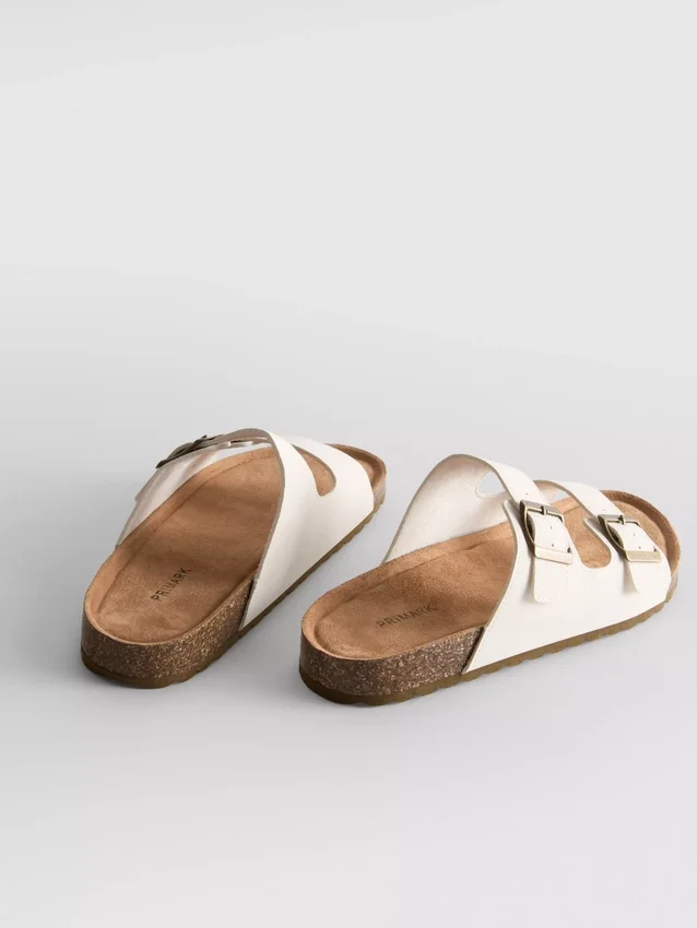 Sandalen mit doppeltem Schnallenriemen