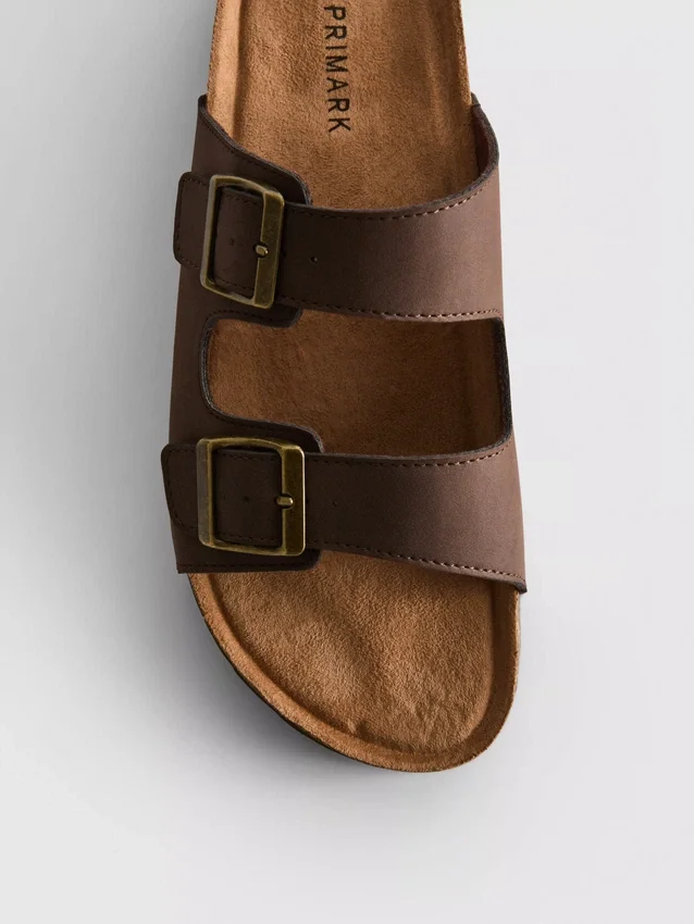 Sandalen mit doppeltem Schnallenriemen