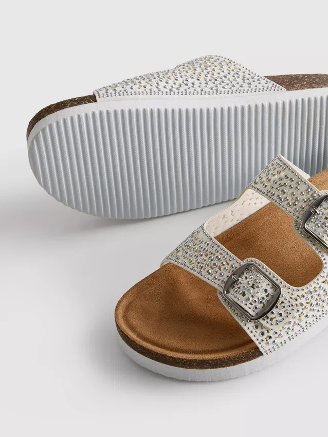 Sandalen mit doppeltem Schnallenverschluss und Verzierungen