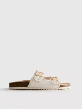 Sandalen mit lasergeschnittenem Fussbett